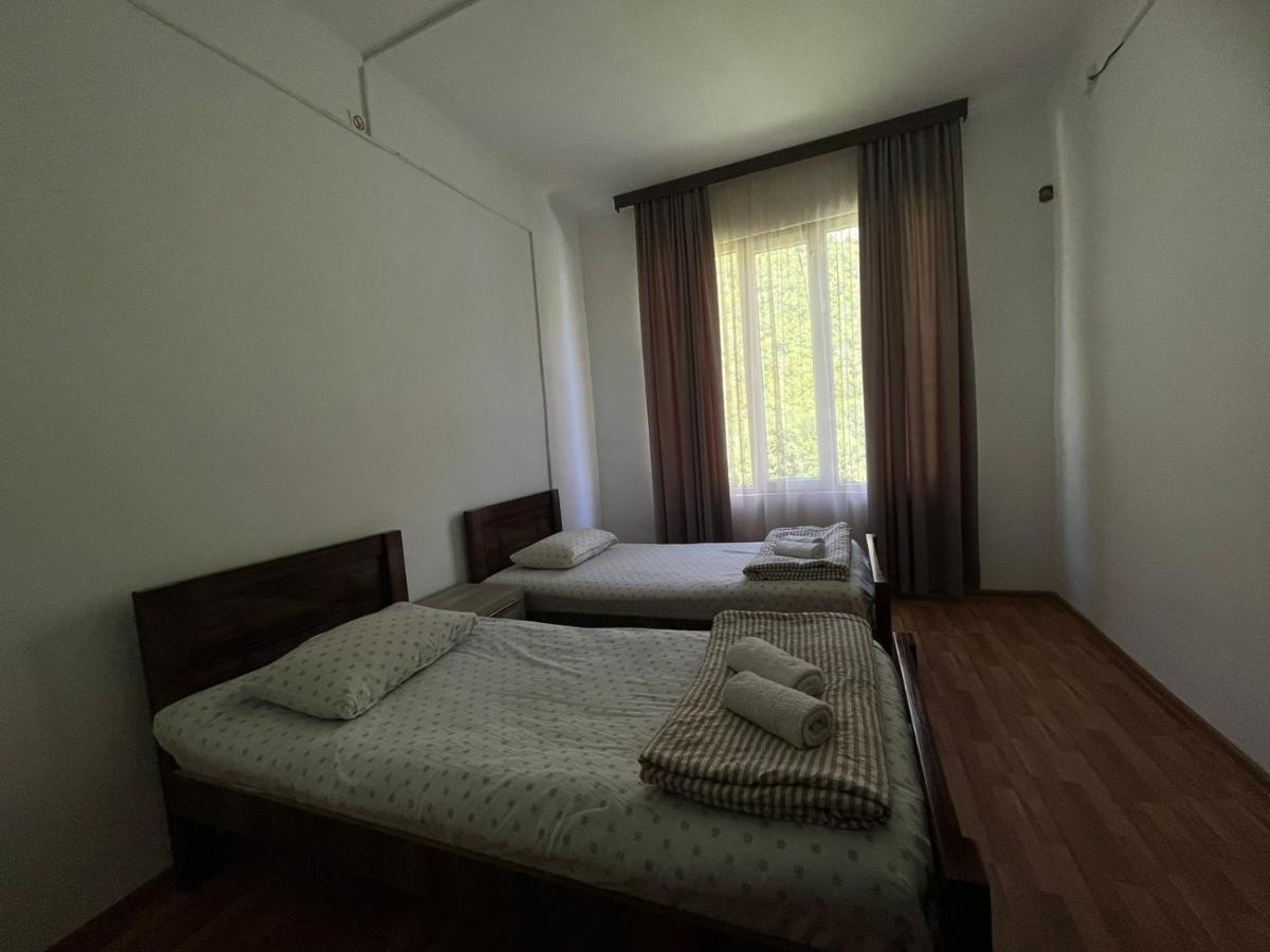 Guest House Oasis - Tvishi Exteriér fotografie