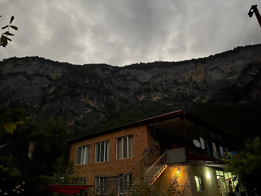 Guest House Oasis - Tvishi Exteriér fotografie