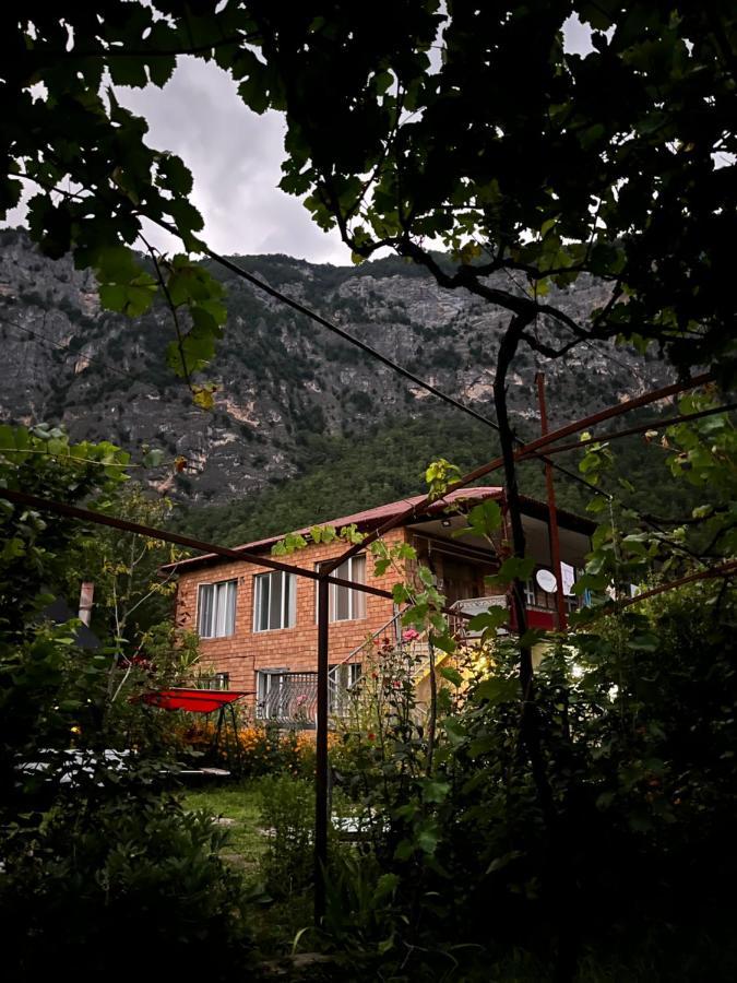 Guest House Oasis - Tvishi Exteriér fotografie